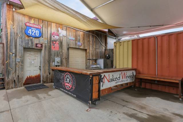 Pavilion bar